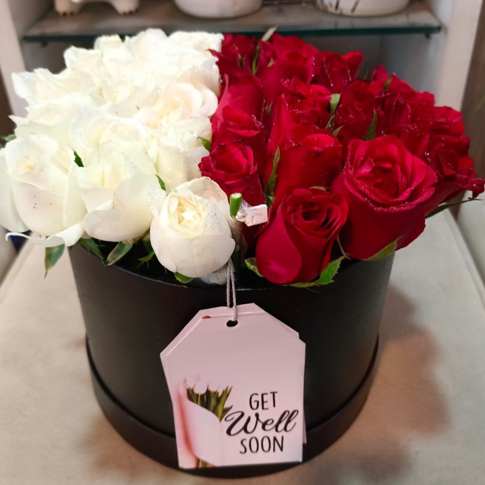 ✨ RED & WHITE ROSE FLOWER BOX ✨