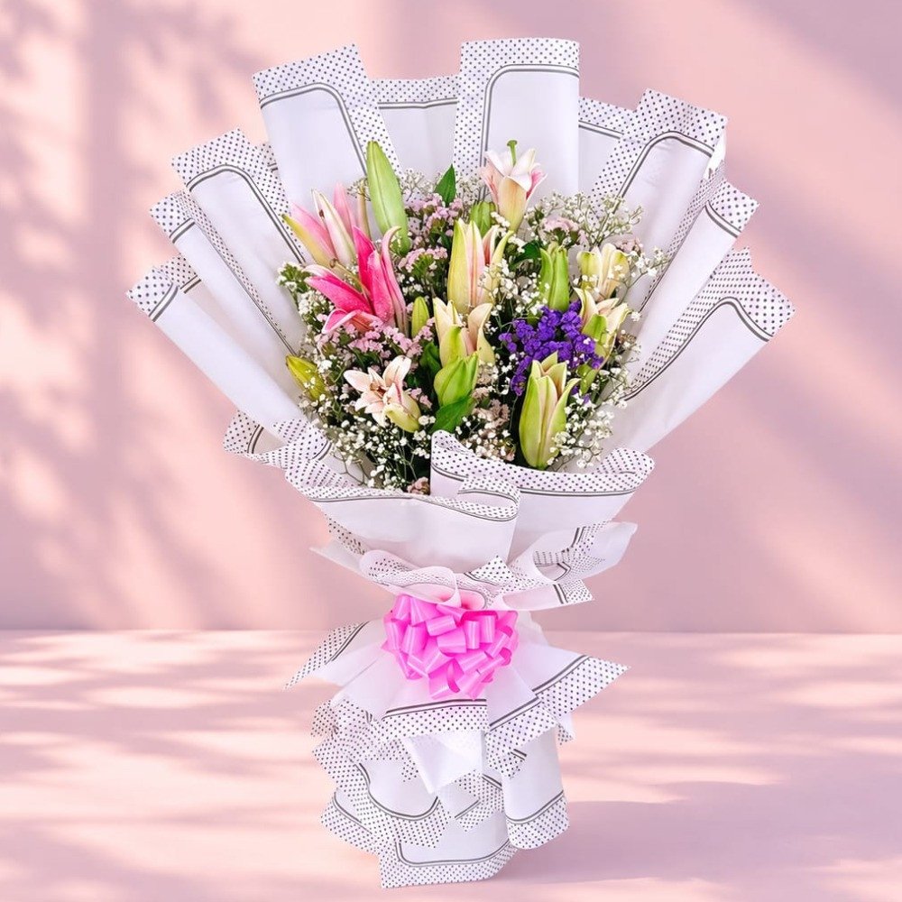 Elegant Lily & Purple Statice Bouquet 💐
